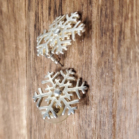 E608 mj snowflake sterling earrings - Picture 2 of 3